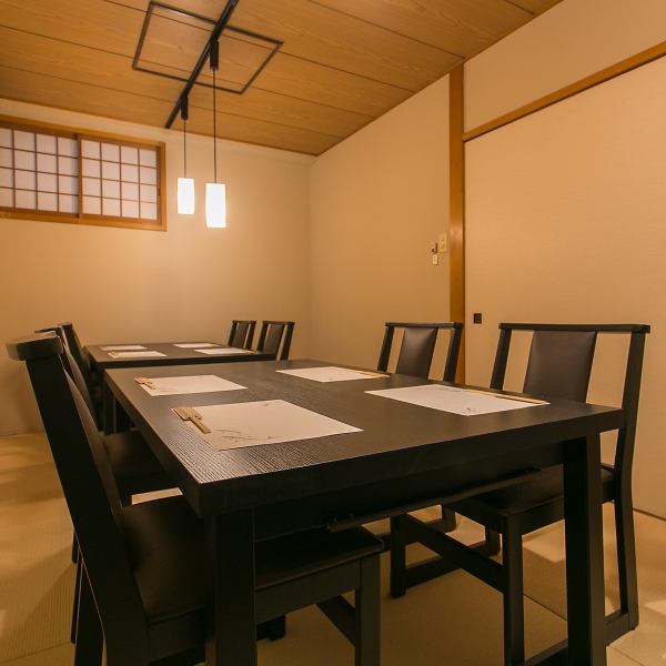 We have prepared a "private room (6 seats x 2 tables)" that can accommodate up to 12 people, which further enhances the private atmosphere of adults' hideaways on Sugidaimon-dori.In addition to couples, couples and families, please use according to various scenes such as girls' association, mom's association with children, meals, entertainment, dinner with important people (guests).