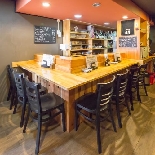 <p>ランチは女子会やママ友会にも最適なカジュアルな雰囲気です。ディナーは、大人数での宴会に最適な広々とした空間をご用意しております 。各種宴会はもちろん、お祝い・サプライズも承っておりますので、特別な日にもぜひご利用ください！</p>