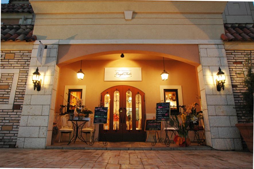 フレンチやイタリアン、世界各国の食材、スパイスを組み合わせたオリジナル料理を提供