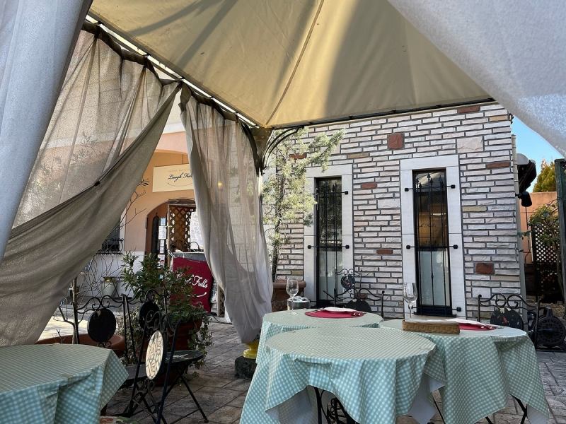 テラス席はペット可！喫煙可の要予約席で、ランチ・ディナーともに各1組様限定になります！詳しくはお電話で直接お問い合わせ下さい。