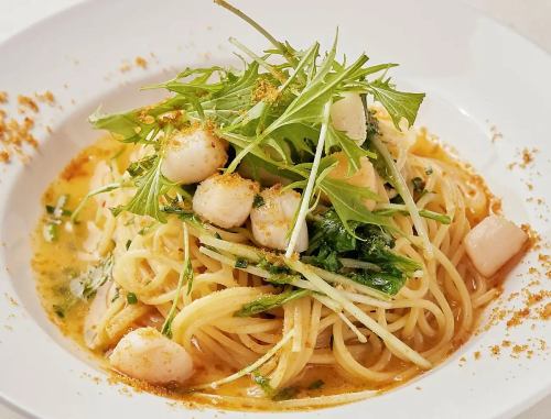 姫ホタテ貝と水菜を使ったカラスミ風味のパスタ