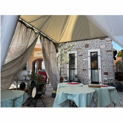 テラス席の様子です。ペット可、喫煙可の要予約席になります。ランチ、ディナー各1組限定です。詳しくはお電話でお問い合わせください!