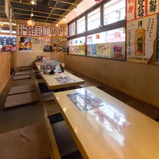 6名様×1 お座敷18席ご用意しております。足を伸ばしてゆっくりお寛ぎいただけます。