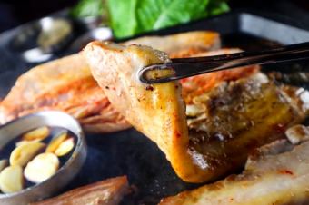 【仅限周一至周四工作日，3小时特惠套餐！】超过140种菜品无限畅吃，包括五花肉。