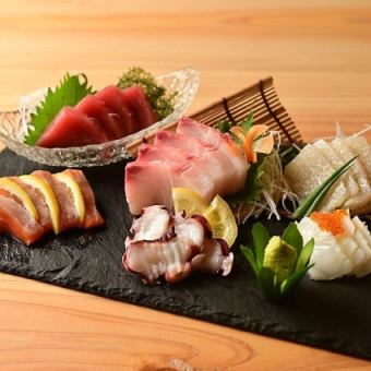 【2.5H飲み放題付き】黒毛和牛レアステーキ・土鍋飯など≪全9品≫桜花コース 7678円(税込)