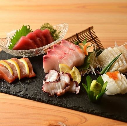 【2.5H飲み放題付き】黒毛和牛レアステーキ・土鍋飯など≪全9品≫桜花コース 7678円(税込)