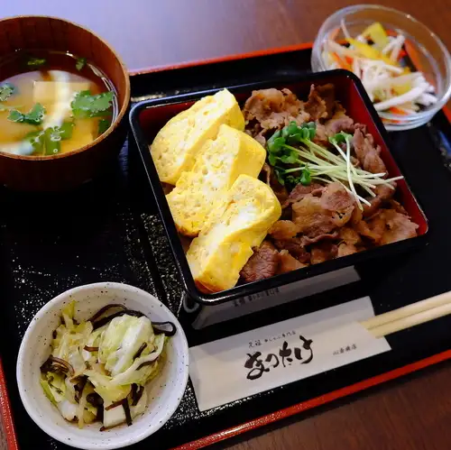 仅限午餐时段！！精致和牛牛肉饭配鸡蛋