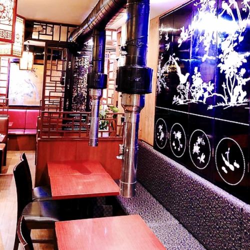 ゆったり座れるソファー席