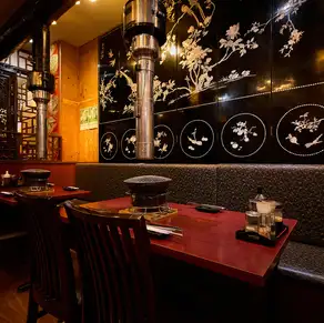 [For 4-8 people] Recommended for those who want to enjoy yakiniku in a relaxed atmosphere! Our completely private rooms with walls and doors ensure your privacy while you can enjoy all-you-can-eat yakiniku with a small to medium-sized group of friends♪ Perfect for anniversaries, birthdays, banquets, and various other occasions! (Please note that we may not be able to accommodate seat requests.)