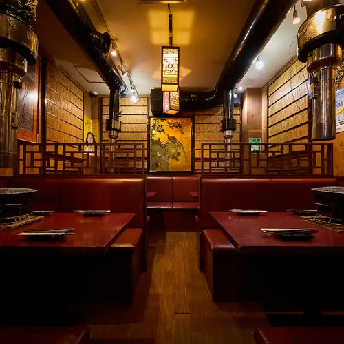 [Small to medium-sized private rooms (8-11 people)] A must-see for those who value atmosphere!! While not completely private, these are semi-private rooms where you can sit comfortably.Perfect for couples or groups of 4 or more!! The warm, wood-themed space is incredibly comfortable☆ We welcome you for dates or get-togethers with close friends!! The interior is relatively spacious and comfortable.