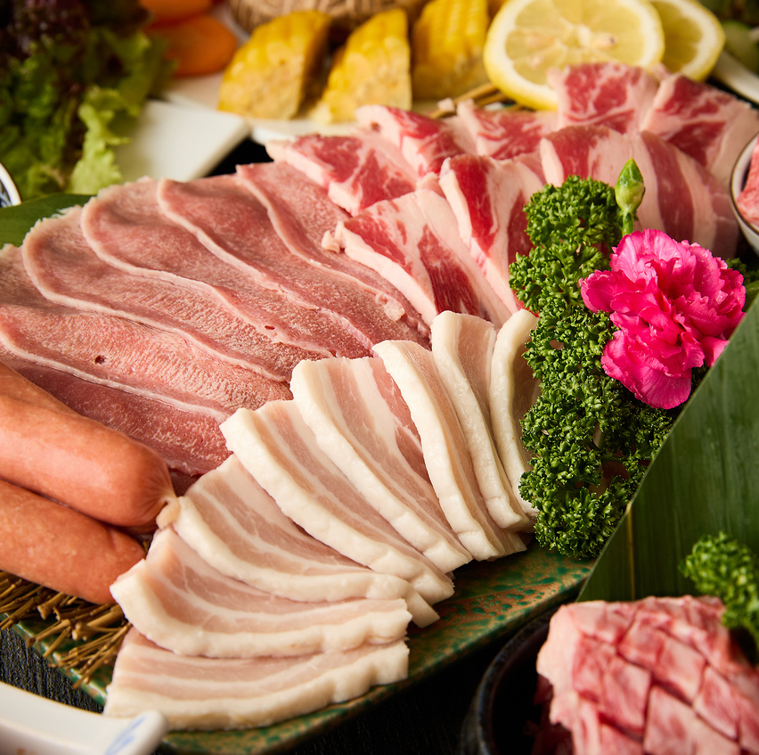 Look for the golden cow! How about a slightly luxurious yakiniku lunch today?