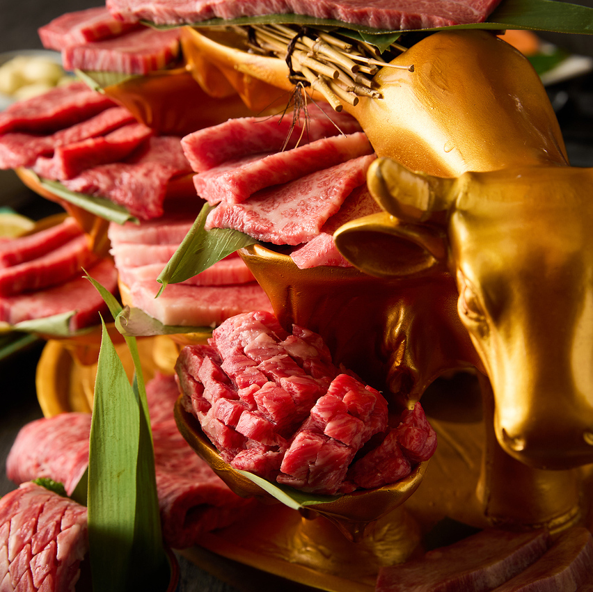 We offer our finest Japanese Black Wagyu beef! Treat your important guests to a delightful and delicious experience.