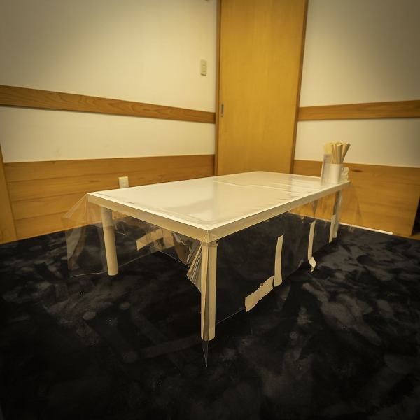 靴を脱いでゆったりと寛げる座敷個室を完備。最大6名様まで収容可能なこの空間は、小さなお子様連れのご家族や、プライベートを重視したい少人数のグループ利用におすすめです◎まるでお家にいるような感覚で大切な方々との時間を過ごせます。