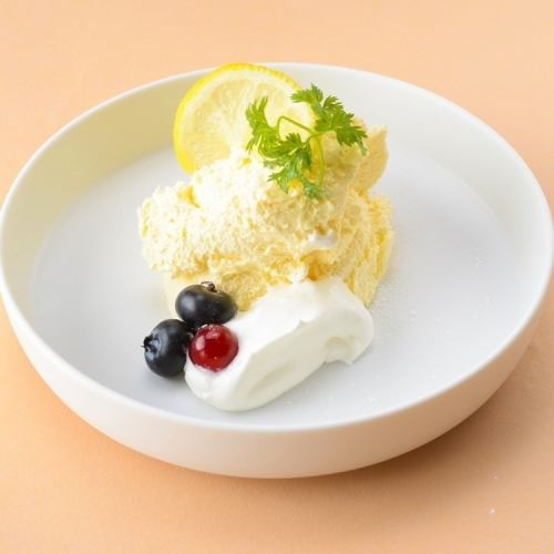 우유 향기 레어 치즈 케이크 신선한 레몬과