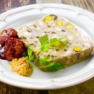 Butcher's pâté de campagne with figs braised in red wine and bubble mustard