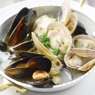 Bucket of Mussels Steamed in White Wine