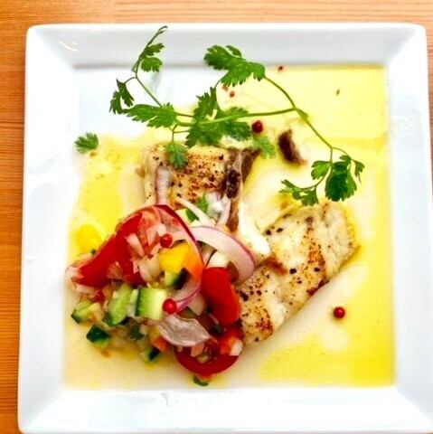 【カジキ、マグロのレモン、バターソース、ディルを添えて】