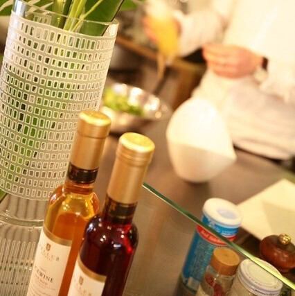 自家菜園のハーブ、旬の野菜など使い素材を生かしたワインに合うメニューもご用意!