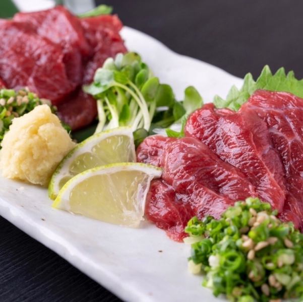 ★A variety of a la carte dishes★We also have dishes that go well with alcohol, such as horsemeat sashimi from Kumamoto Prefecture!