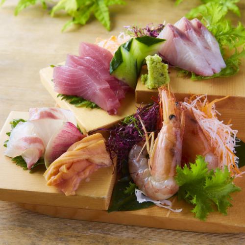 Hearty and fresh! Our famous sashimi platter