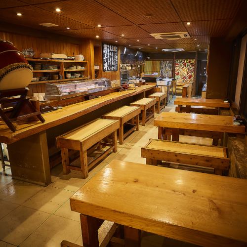 Group seating ideal for lively banquets and large group meals