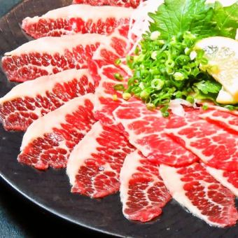◆KAGAYAKI◆Horse sashimi, cherry blossom sea bream, steak, etc. 9 dishes in total...2 hours of all-you-can-drink included 5,500 yen→
