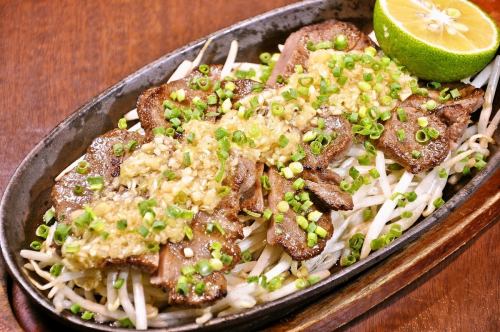 Grilled beef tongue with salt sauce