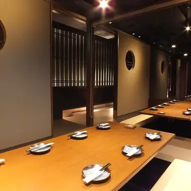 We can accommodate small groups as well as banquets for up to 40 people.Each course can be upgraded to a premium all-you-can-drink option; please contact us if you are interested.