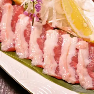 Horse sashimi "Futaego"
