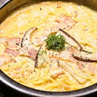 Japanese-style stone-grilled carbonara topped with Ranou egg