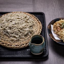 小柱と烏賊のかき揚げそば