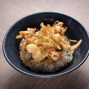 小柱と烏賊のかき揚げ丼