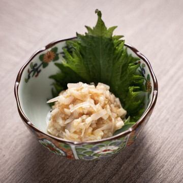 鮫と鶏軟骨の梅肉和え