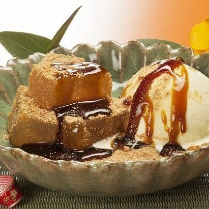 Warabi mochi and vanilla ice cream with soybean flour brown sugar syrup