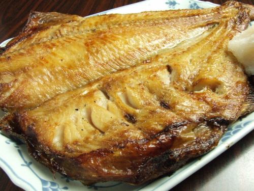 It's fresh, so it's delicious.A Hokkaido delicacy with plenty of fat.Striped Atka mackerel, surprised by its size!