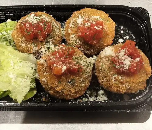 イカ墨リゾットのライスコロッケ