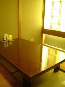 The tatami room with a calm atmosphere becomes a completely private room when you close the fusuma.