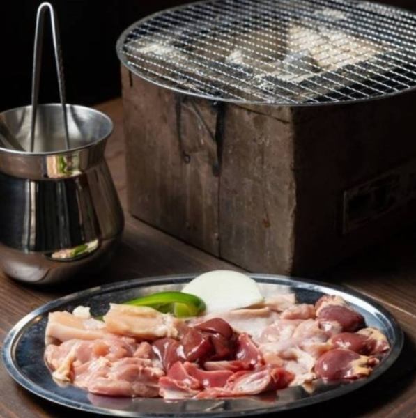 【選べる2コース】鶏焼きor鍋★飲放付｜厳選7種の部位を焼くか、旨辛ダレの鍋を囲むか、気分で選べる！