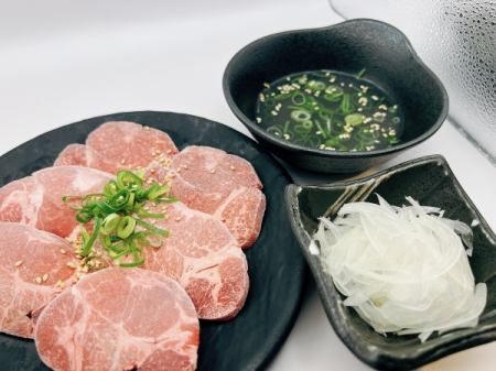 Dashi sauce, green onion ribs