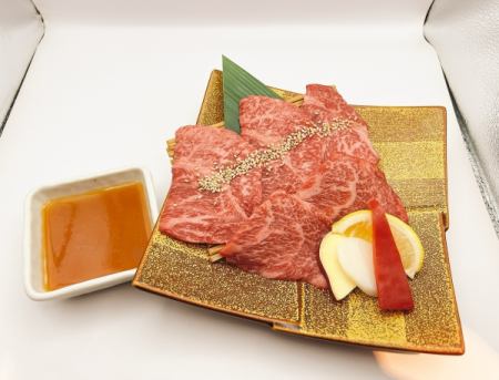 和牛赤身肉を桃ダレで