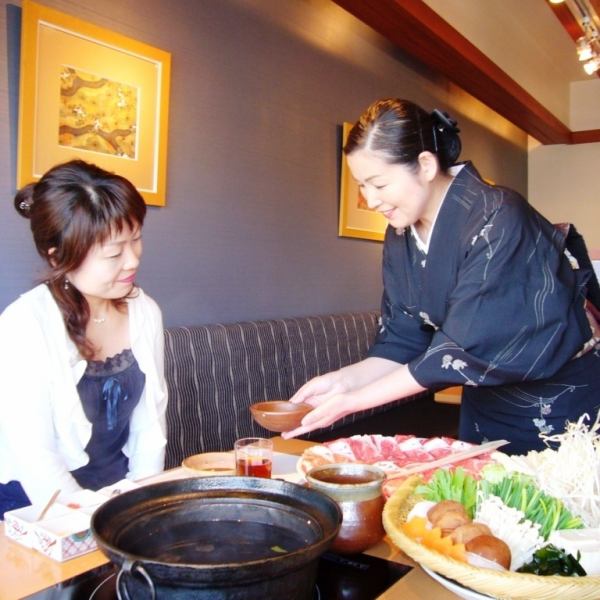 In order for you to enjoy shabu-shabu deliciously, our professional waiters will help you wholeheartedly.