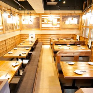 宴会の幹事様に大変ご好評!皆様のニーズにも幅広く対応できる席をご用意しております。最大40名様まで1つの空間にご案内可能!美味しいお料理と美味しいお酒を楽しみながら素敵なお時間をお過ごしください。