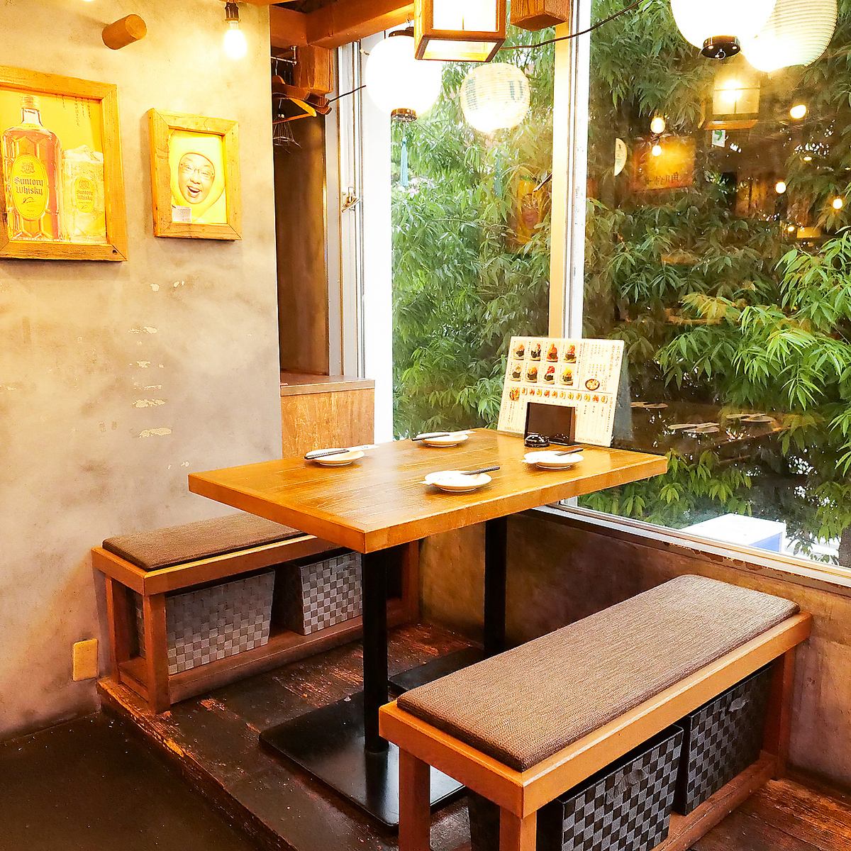 温かみのあるカジュアルな空間は、大人の気取らないデートにも◎