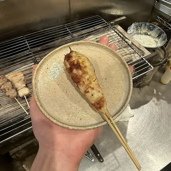 様々な部位を独自ブレンドで配合、シンプルな味で仕上げる『生つくね』