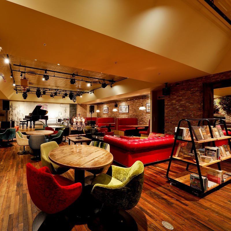 A place where you can discover music and books while enjoying food and drinks.