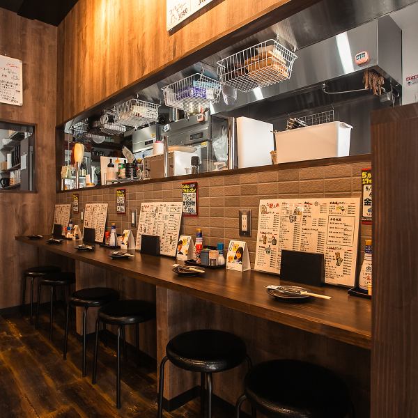 一品一品丁寧に焼上げた焼鳥はもちろん煮込みや炉端焼き、豊富な一品料理も取り揃えているほか、ドリンクも豊富にご用意しております！“ひとくちで感動”する旨さと、お客様に笑顔を届けたいという強い想いを込めた、当店ならではの味わいを心ゆくまでお楽しみください。各種ご宴会から仕事終わりの飲み会にピッタリ◎