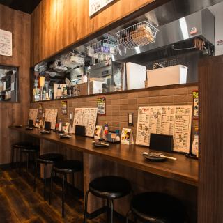 カウンター席のご用意ございます。お一人様から気軽にご利用いただけます。