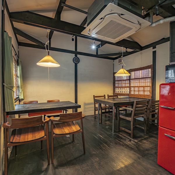 《デート、女子会にもおすすめ》カウンター席や2階席などございますので、様々なシーンでご利用可能です◎厳選の食材を使用した炭火焼きや一品料理、こだわりのうどんを趣のある空間でお楽しみいただけます♪