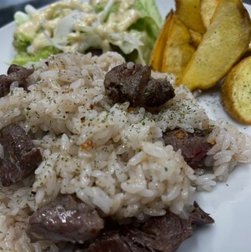 Garlic rice with plenty of meat