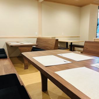 8名様まで座れるテーブル席